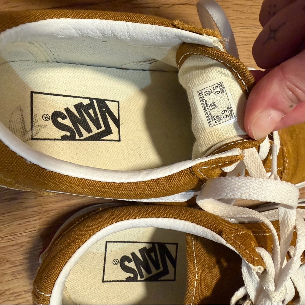 Vans - Picture 6 of 6